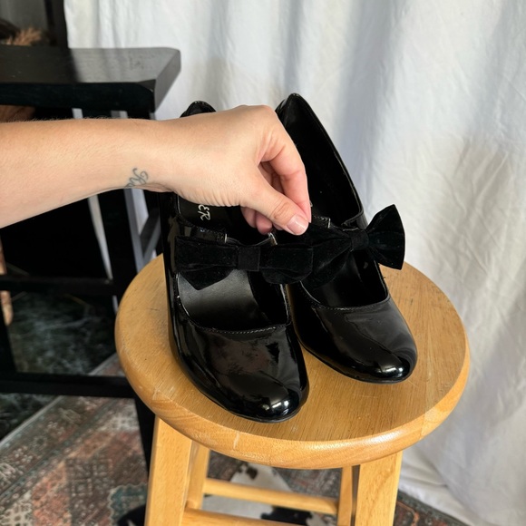 Bumper 🖤 women’s Mary Jane heels with a strap and a velvet bow size 8.5 - Picture 9 of 12